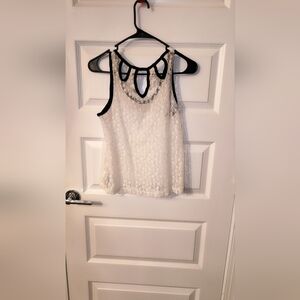 Elegant White Sleeveless Lace Top